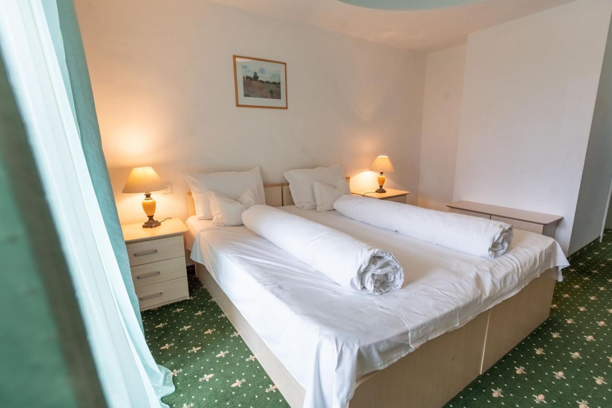 Hotel Iadolina Stâna de Vale Buitenkant foto