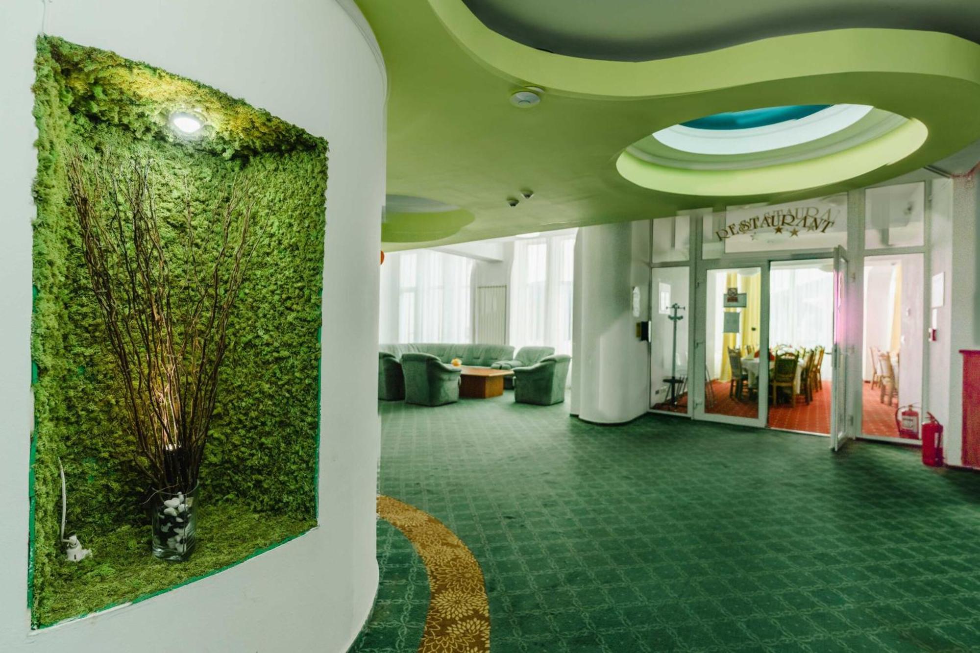Hotel Iadolina Stâna de Vale Buitenkant foto