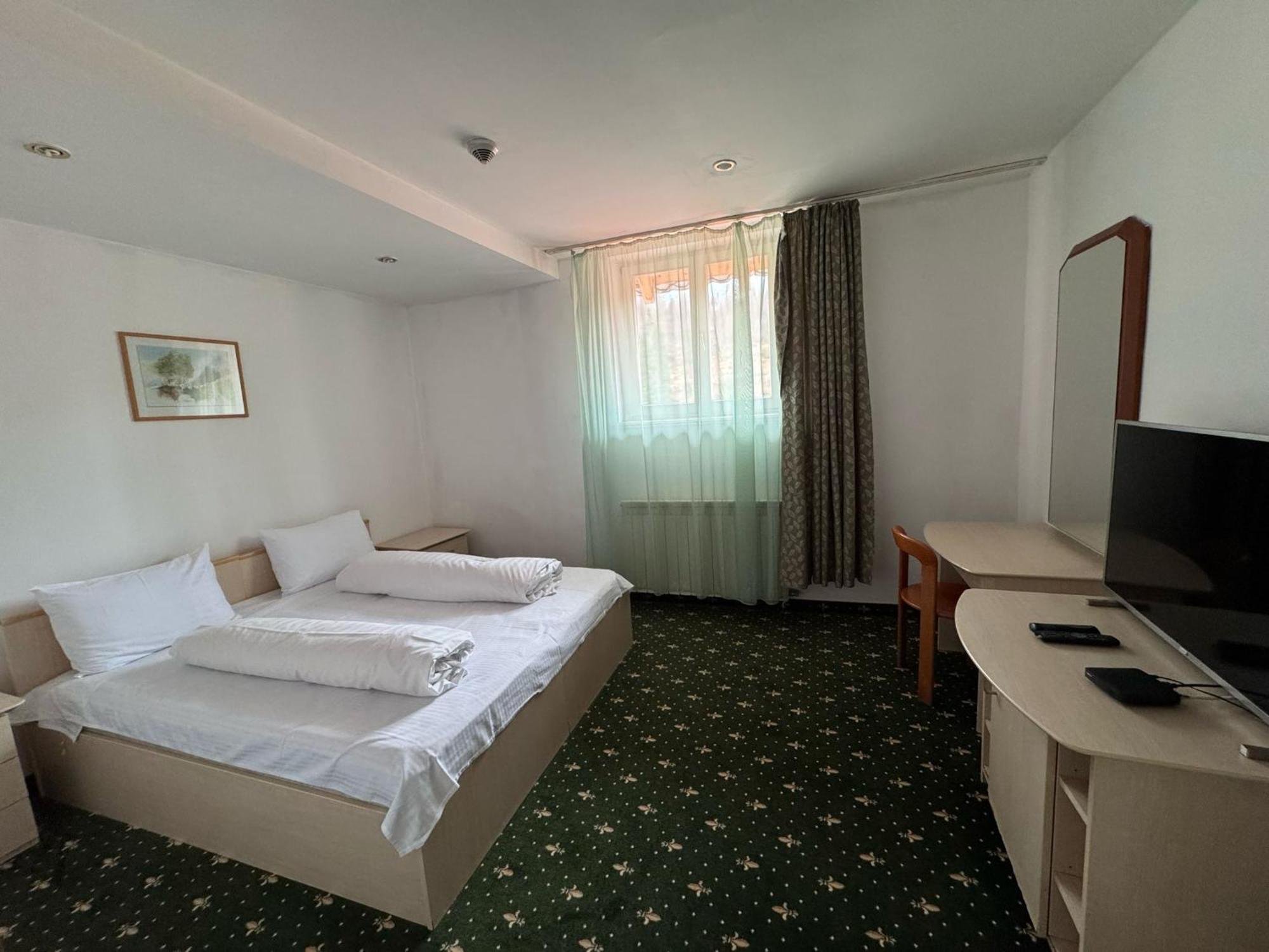 Hotel Iadolina Stâna de Vale Buitenkant foto