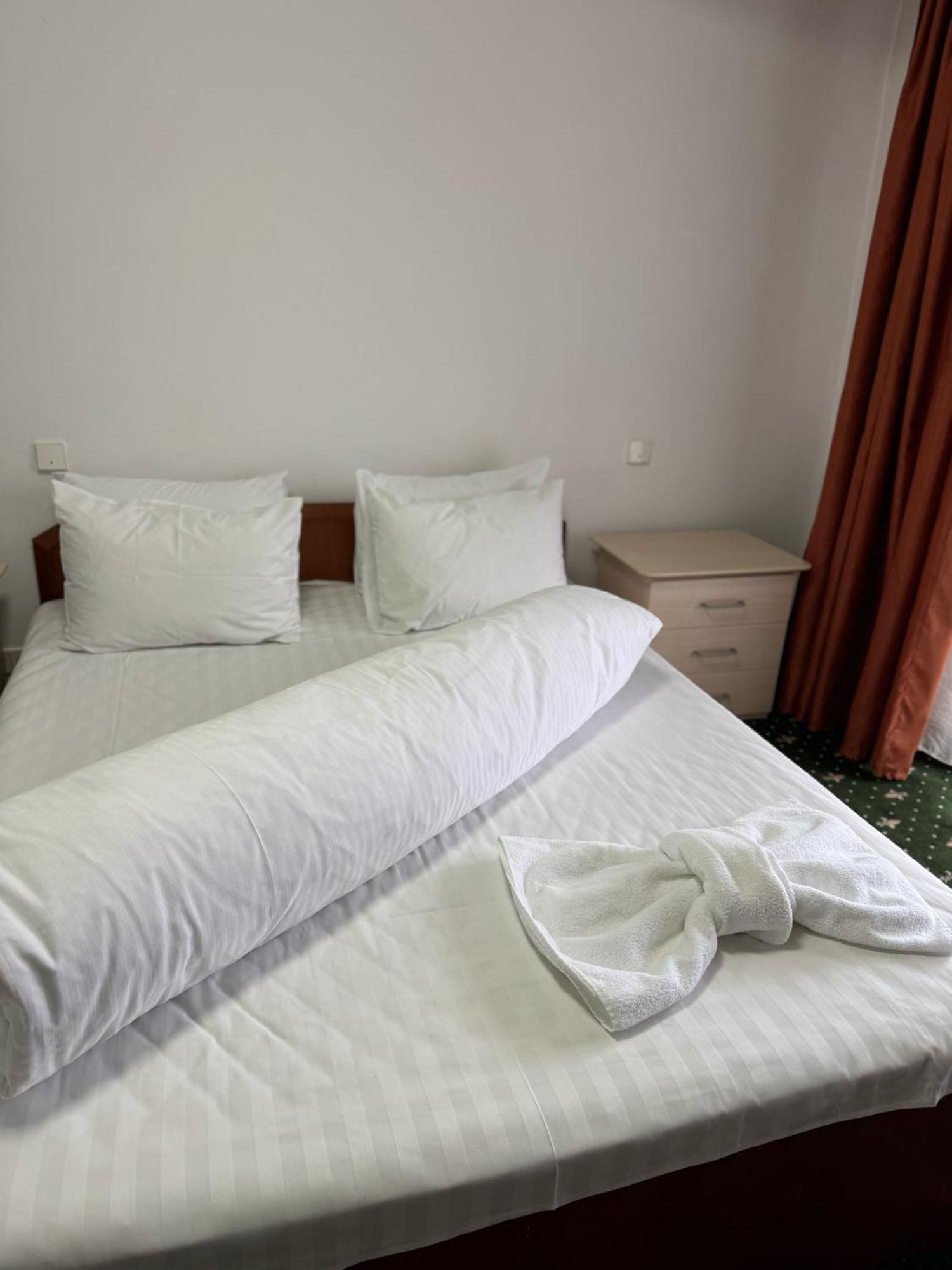 Hotel Iadolina Stâna de Vale Buitenkant foto