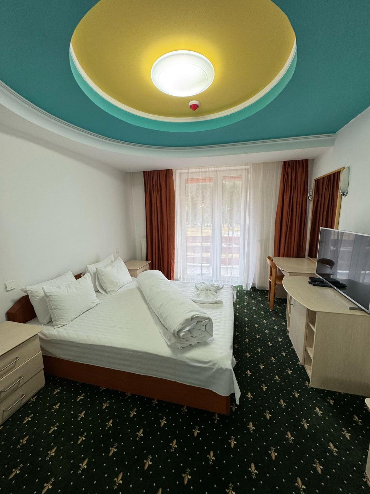 Hotel Iadolina Stâna de Vale Buitenkant foto